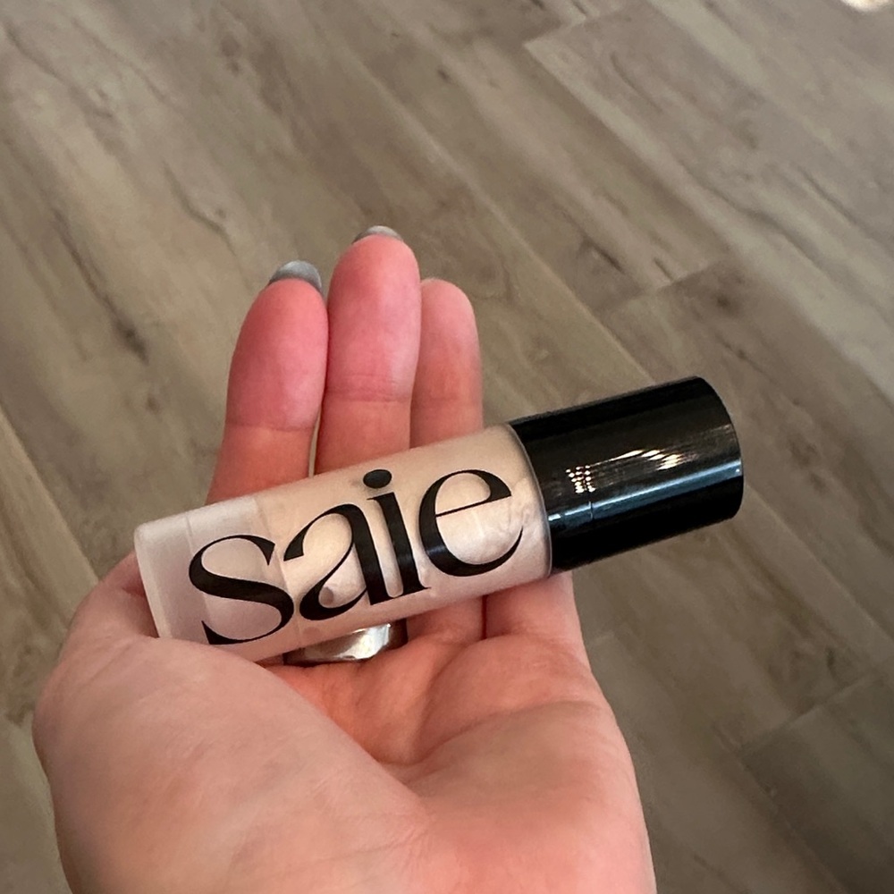 Glowy Super Gel Stardust Highlighter - Champagne Glow Saie Beauty - Picture 2 of 2